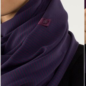 Lululemon Vinyasa Scarf *Rulu
Hyper Stripe Plum / Plum